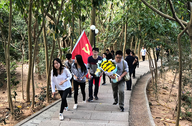 世界杯下单官方网站园区党委开展春日登山活动